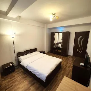 Warm Place In Old Town Бухарест
